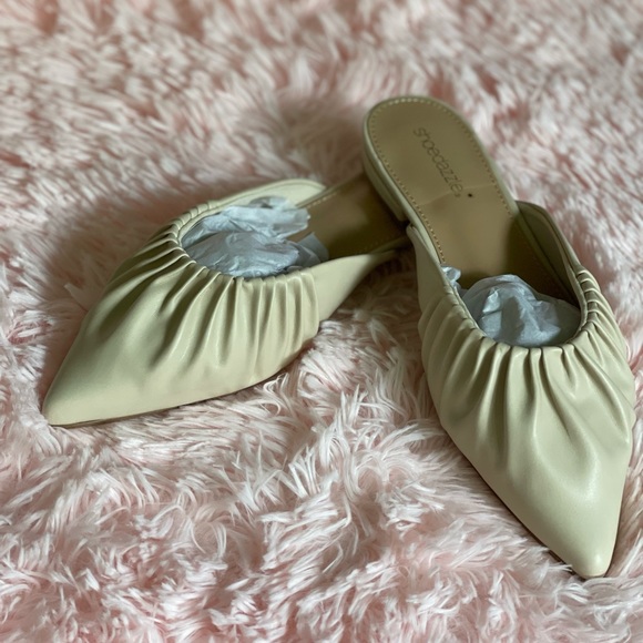 Shoe Dazzle Shoes - Simple Beige Mules